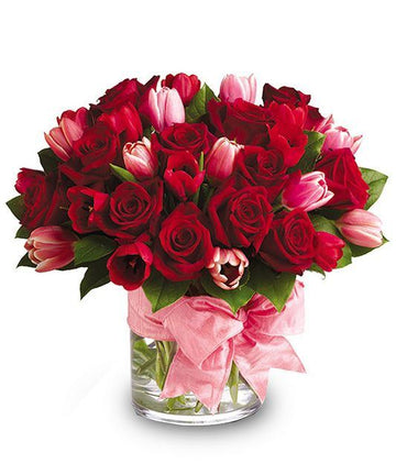 ROSES LUXUEUSES ET TULIPES